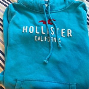 Hollister hoodie size L but it fits like an adult small.